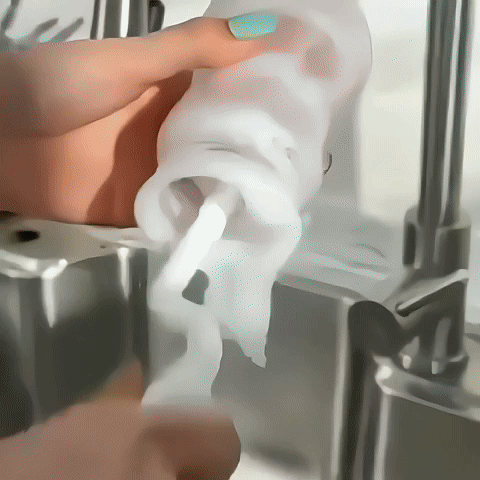 "Démonstration rotation 360° du goupillon biberon en action"